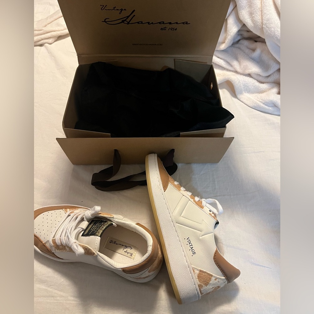 Like new VH shoes - Picture 3 of 7